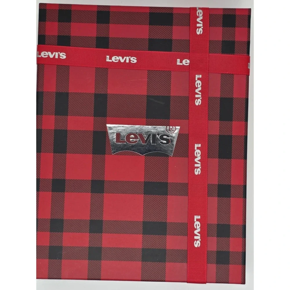 Levi's Men's Logo Beanie & Windowpane Scarf Gift Set Gray One Size NWT